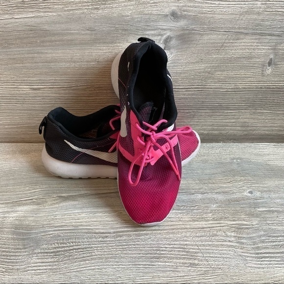 Nike Roshe Run flight weight Y6 or woman’s 7.5 ombré pink to black running shoe - Picture 12 of 13